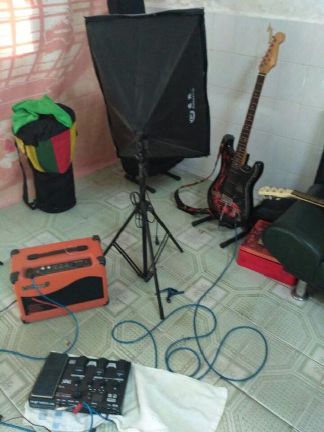 电吉他如何调音，电吉他如何调音高低（新手初学电吉他应该怎样来自学入门）