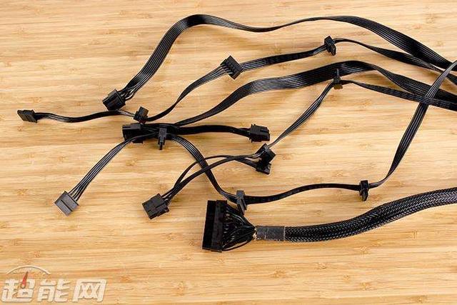 酷冷至尊电源怎么样，酷冷至尊电源和航嘉电源哪个好（售价高的80Plus金牌电源电源好在哪里）