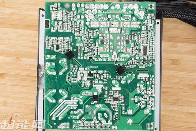 酷冷至尊电源怎么样，酷冷至尊电源和航嘉电源哪个好（售价高的80Plus金牌电源电源好在哪里）