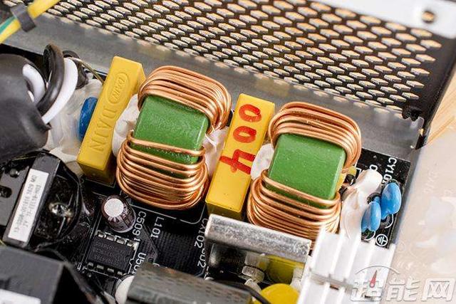 酷冷至尊电源怎么样，酷冷至尊电源和航嘉电源哪个好（售价高的80Plus金牌电源电源好在哪里）