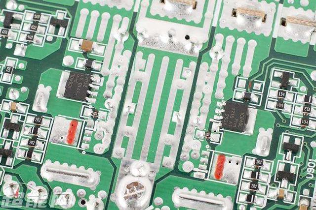 酷冷至尊电源怎么样，酷冷至尊电源和航嘉电源哪个好（售价高的80Plus金牌电源电源好在哪里）