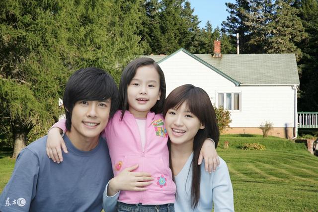 张国立有几个孩子，张国立几个娃（张国立和邓婕领养的孩子长大了）