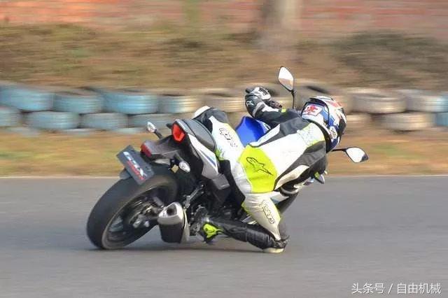 右脚麻酥酥的感觉是什么原因，女人右脚麻木是什么征兆（不如来个装逼实用又激情的性能车）