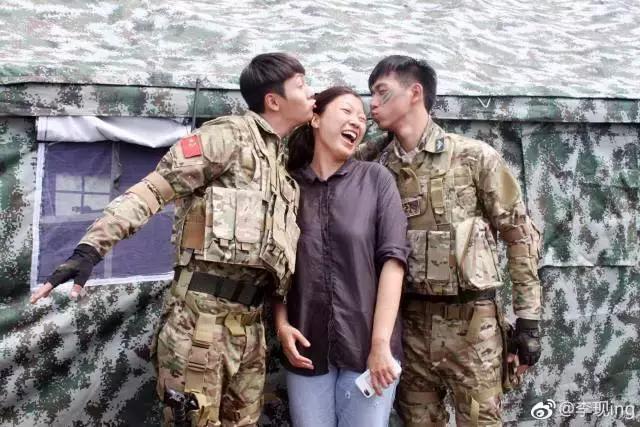 肌肉男头像微信高清图片，腹肌男头。（八块腹肌的天菜小哥李现）