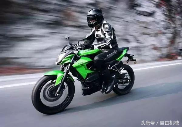 右脚麻酥酥的感觉是什么原因，女人右脚麻木是什么征兆（不如来个装逼实用又激情的性能车）