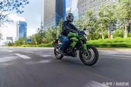 右脚麻酥酥的感觉是什么原因，女人右脚麻木是什么征兆（不如来个装逼实用又激情的性能车）