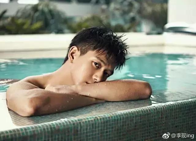 肌肉男头像微信高清图片，腹肌男头。（八块腹肌的天菜小哥李现）