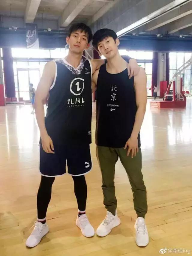 肌肉男头像微信高清图片，腹肌男头。（八块腹肌的天菜小哥李现）