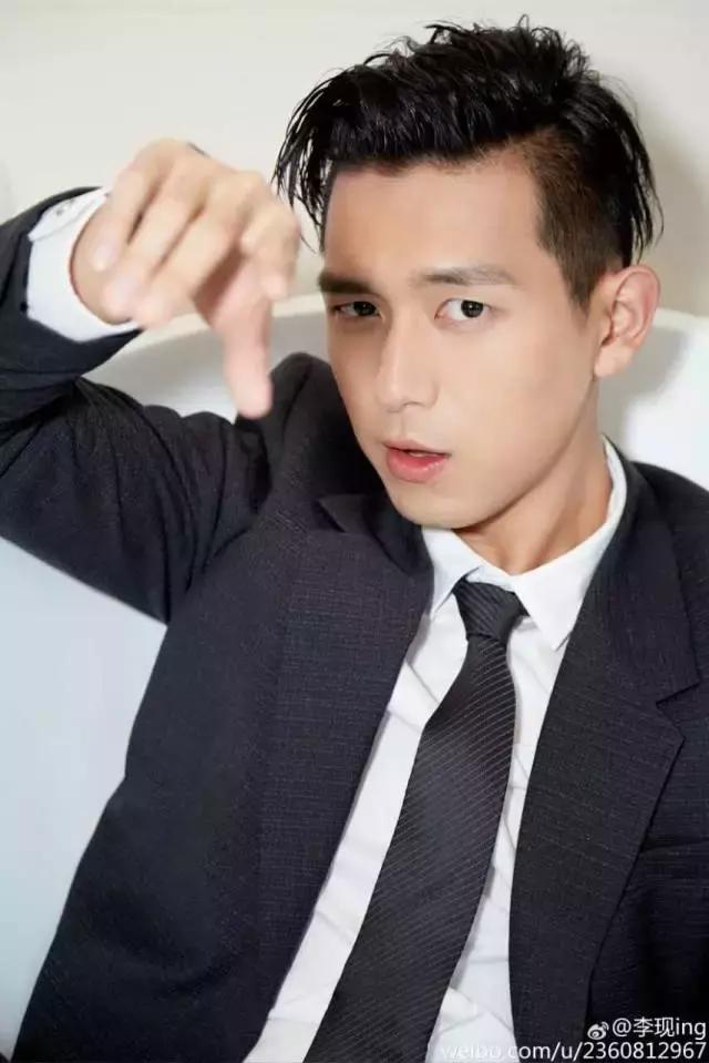 肌肉男头像微信高清图片，腹肌男头。（八块腹肌的天菜小哥李现）