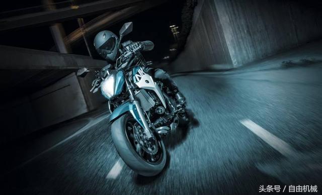 右脚麻酥酥的感觉是什么原因，女人右脚麻木是什么征兆（不如来个装逼实用又激情的性能车）