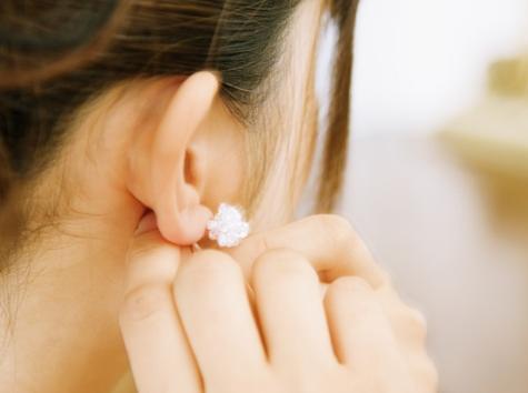 凡士林怎么用，凡士林怎么用在脸上（家庭必备神器凡士林使用方法）