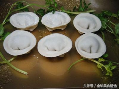 四方饺子皮最简单包法，方皮饺子怎么包（学学就可以在家人面前大显身手哦）