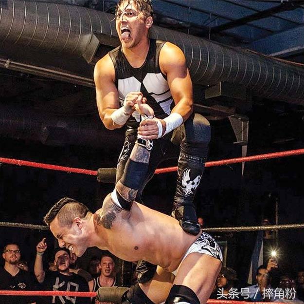 wwe是真打还是假打，wwe是真打还是表演（WWE是假打？你没看到这些）