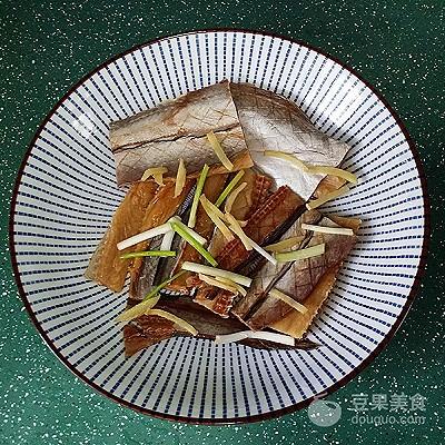 鳗鱼干怎么做好吃，油炸鳗鱼干怎么做好吃（酱蒸鳗鱼干#优思明恋恋冬日）
