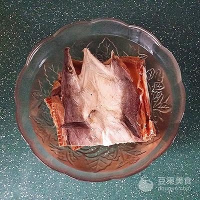 鳗鱼干怎么做好吃，油炸鳗鱼干怎么做好吃（酱蒸鳗鱼干#优思明恋恋冬日）