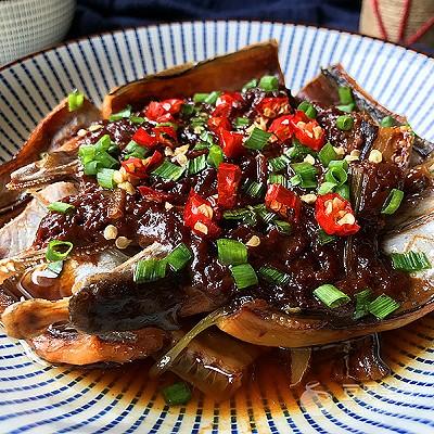 鳗鱼干怎么做好吃，油炸鳗鱼干怎么做好吃（酱蒸鳗鱼干#优思明恋恋冬日）