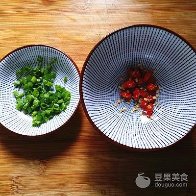 鳗鱼干怎么做好吃，油炸鳗鱼干怎么做好吃（酱蒸鳗鱼干#优思明恋恋冬日）
