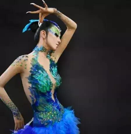 关于孔雀的诗句，以孔雀为主题的诗词（杨丽萍的斑斓诗传）