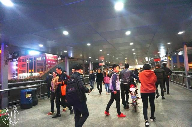 广州brt最旺的二个站，如今，在广州坐BRT这么酷炫