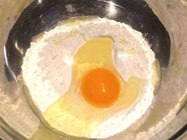 彩色饺子皮怎么做，两种颜色饺子皮怎么做（奶奶饺子皮40年的经验）