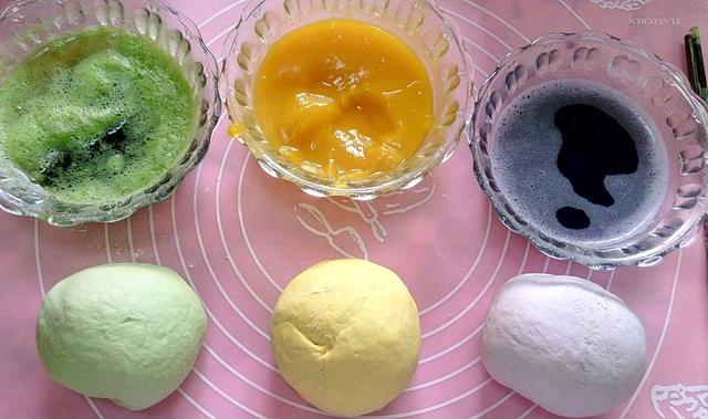 彩色饺子皮怎么做，两种颜色饺子皮怎么做（奶奶饺子皮40年的经验）