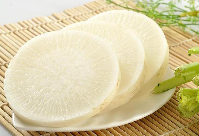 水煮白萝卜减肥法，吃水煮菜能减肥吗（冬天最应该常吃的菜）