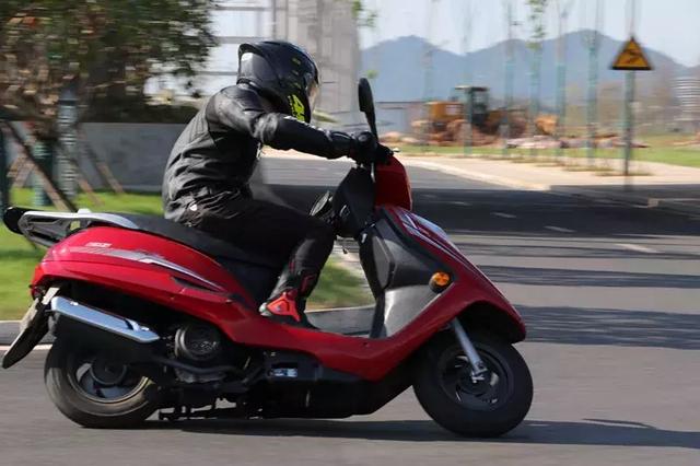 錢江摩托車125,錢江摩托車報價及圖片 (錢江跨悅125電噴版測評)