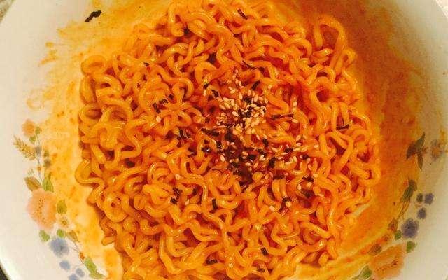 火鸡面为什么那么辣，火鸡面太辣怎么解决（为什么好多明星都在吃火鸡面）