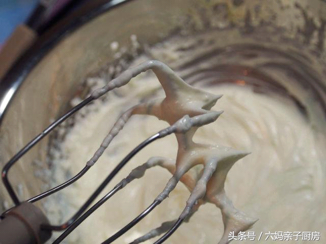蛋糕奶油怎么做，自己在家怎么做生日蛋糕上的奶油（家庭烘焙有这十款奶油的做法就够了）