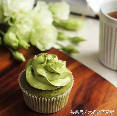 蛋糕奶油怎么做，自己在家怎么做生日蛋糕上的奶油（家庭烘焙有这十款奶油的做法就够了）