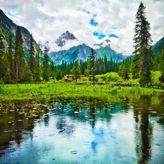 九寨沟有什么好玩的，稻城亚丁和九寨沟有哪些区别（九寨沟边上的小九寨）