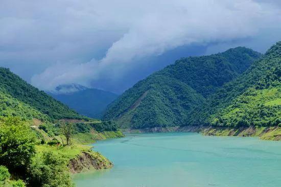 九寨沟有什么好玩的，稻城亚丁和九寨沟有哪些区别（九寨沟边上的小九寨）