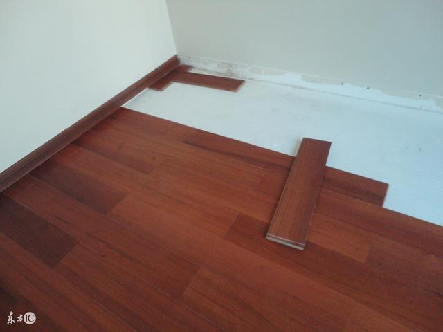 瓷砖危害大还是木地板危害大，装修大忌就是全屋贴瓷砖（你别买错了还得再换）