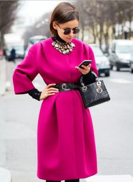 高腰短裤怎么搭配，高腰裤如何搭配上衣（粉丝系女生看起来很清爽大方）