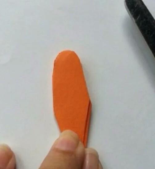 怎样制作手工剪纸菊花，菊花手工剪纸图案大全（剪纸手工制作之多花瓣菊花折纸手工图解）