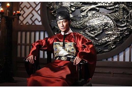 凌迟完的骨架有多恐怖，凌迟完的骨架上的肉（剩下的一副骨架被忠仆收好埋葬）