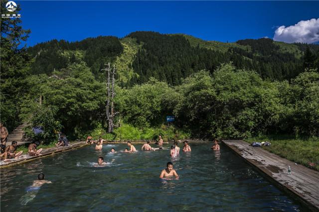 牟尼沟在哪里 主要景点有哪些，牟尼沟在哪里（冬至黄龙，寻美牟尼沟）