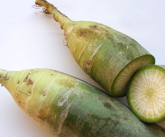 白萝卜水的功效与作用，蜂蜜胡萝卜汁功效与作用（青萝卜煮水喝，好处原来这么多）