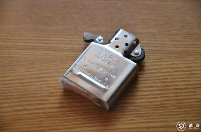 zippo打火机怎么换火石，zippo怎么换火石（我与我的zippo们）
