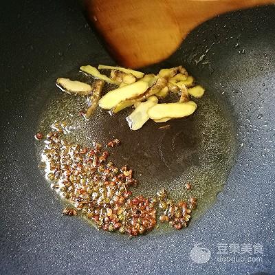 螃蟹腿怎么做好吃，螃蟹腿怎么吃（吮指香辣蟹腿的做法）