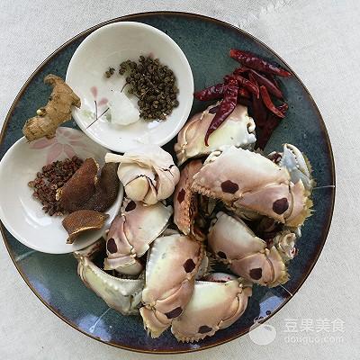 螃蟹腿怎么做好吃，螃蟹腿怎么吃（吮指香辣蟹腿的做法）