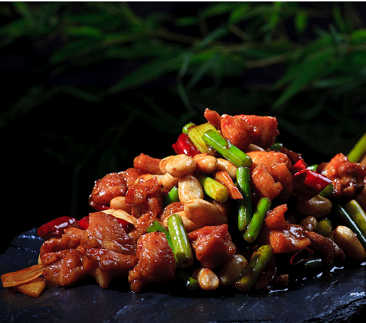 氨水是碱性物质是碱吗，氨水是碱性嘛（味精和鸡精的成分区别）