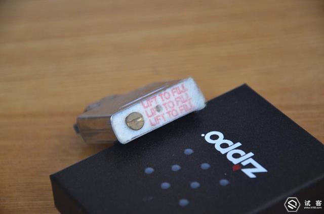 zippo打火机怎么换火石，zippo怎么换火石（我与我的zippo们）