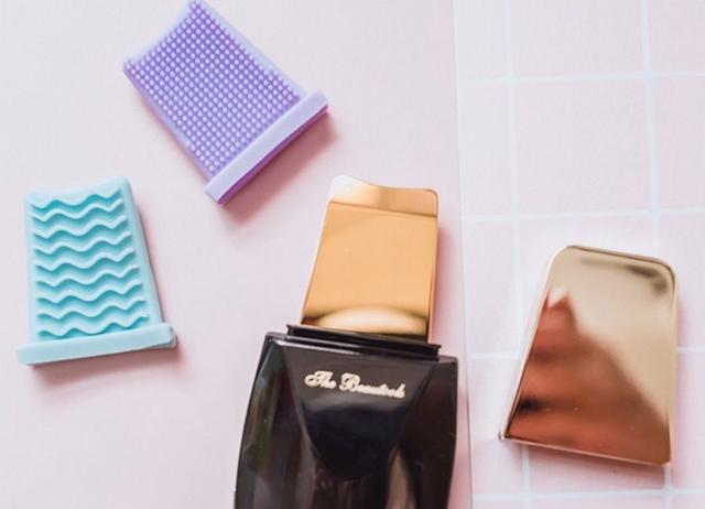 去黑头铲子的危害，黑头铲有什么用（花1680元买黑金铲子对付黑白头）