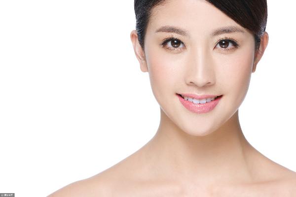 白钢锅烧黄了怎么清理，白色锅烧黄了怎么办（拍手背预防颈椎病）