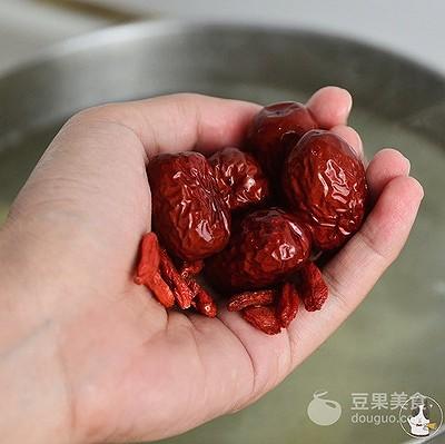 牛尾汤的功效与作用，癌症喝牛尾汤的功效与作用（红枣清炖牛尾汤的做法）