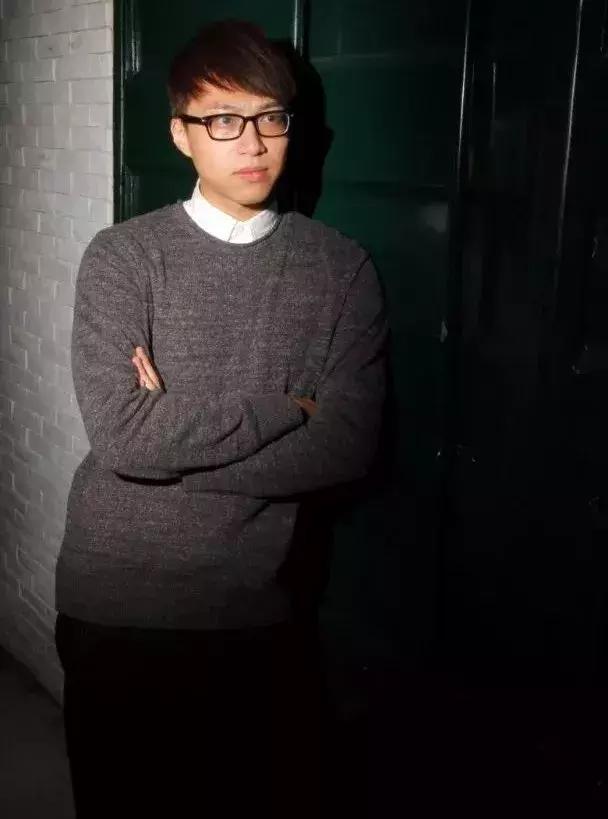 废青是什么意思，愤青的意思是什么（他开豪车却被说是90后“废青”）