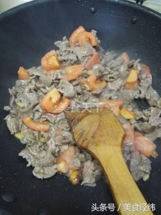 如何做西红柿炒牛肉，西红柿炒牛肉怎么做好吃窍门（西红柿炒牛肉最正宗的做法）