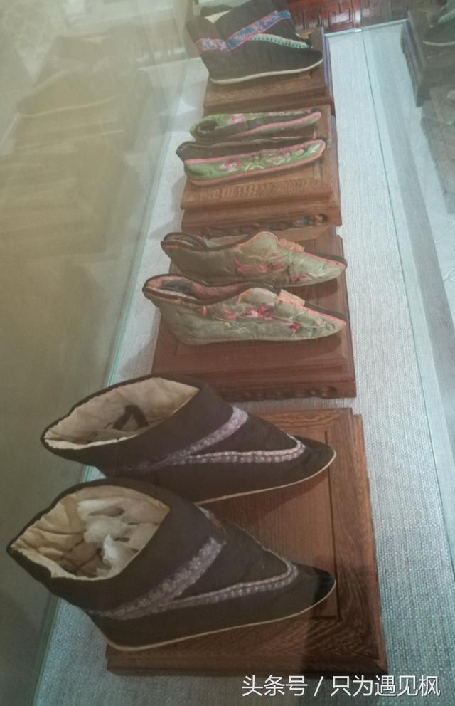 女人裹脚是从什么时候开始的，女人裹脚是从什么时候开始的呢（古代女性从几岁开始缠足）