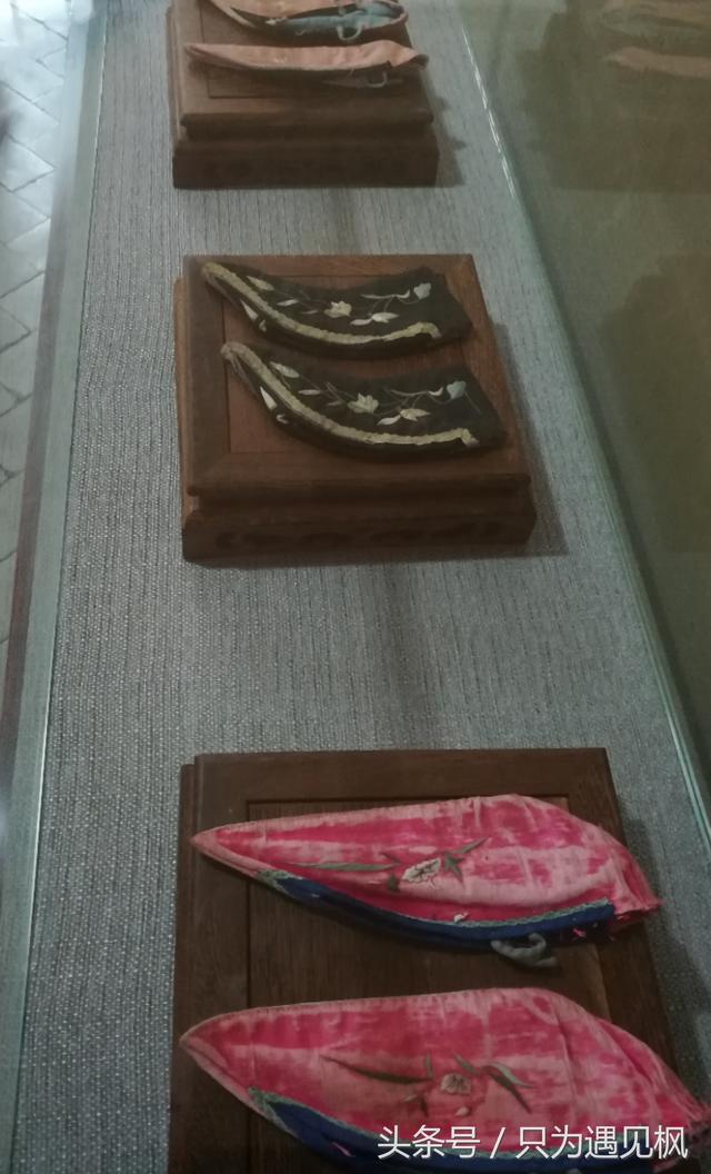 女人裹脚是从什么时候开始的，女人裹脚是从什么时候开始的呢（古代女性从几岁开始缠足）